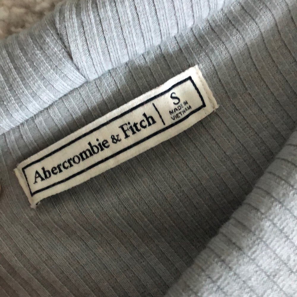 Abercrombie & Fitch | Off-the-shoulder Grey Top - Picture 3 of 4